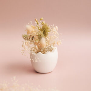 Oeuf garni de fleurs séchées